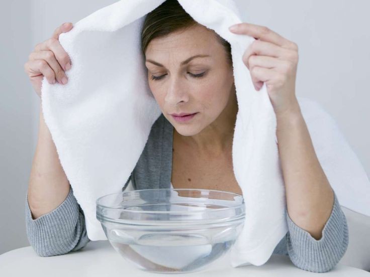 گرفتن بخور آب گرم و تتفس بخار برای درمان سرفه مفید است